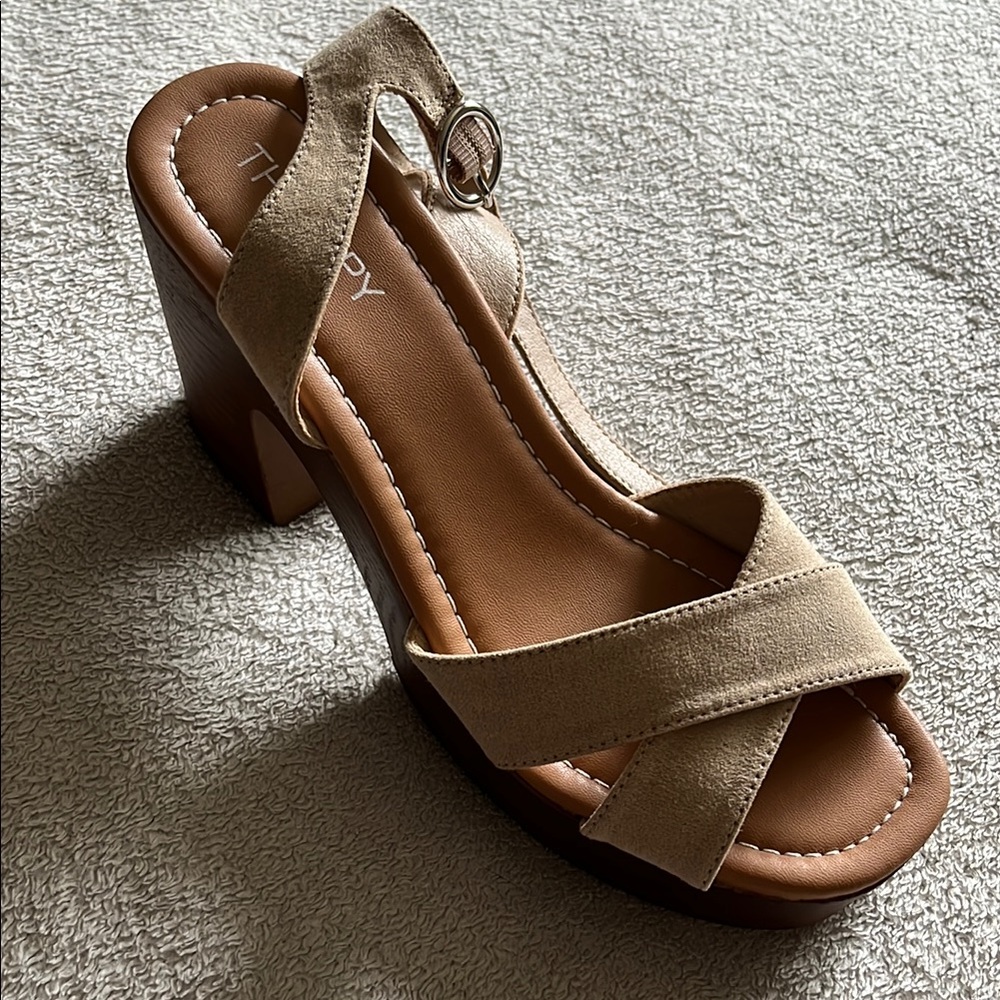 Theory Tan Platform Sandals with Crisscross Straps